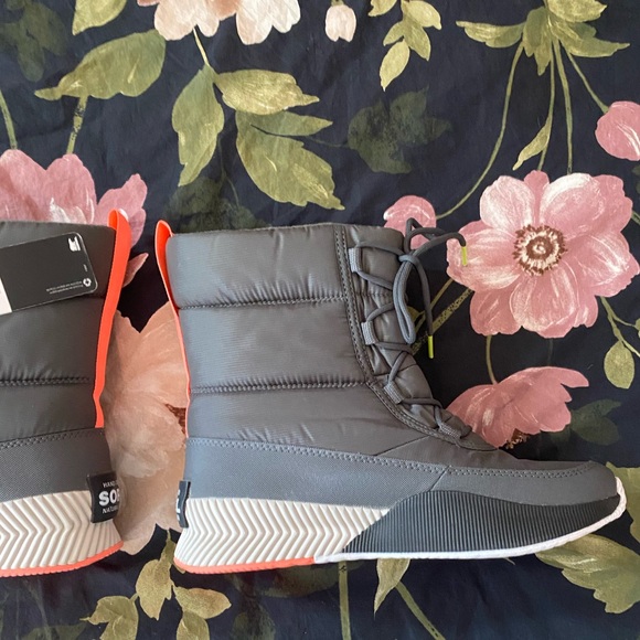 NEW Sorel Out N About III Puffy Lace Boot - Picture 7 of 12